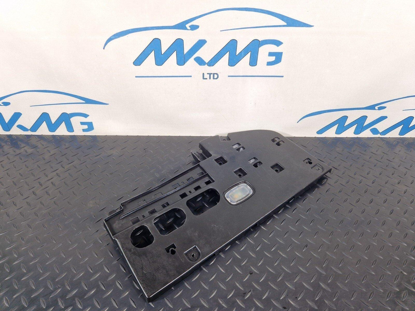 19-ON MERCEDES B CLASS W247 FRONT LEFT DASHBOARD LOWER TRIM COVER A2476809000