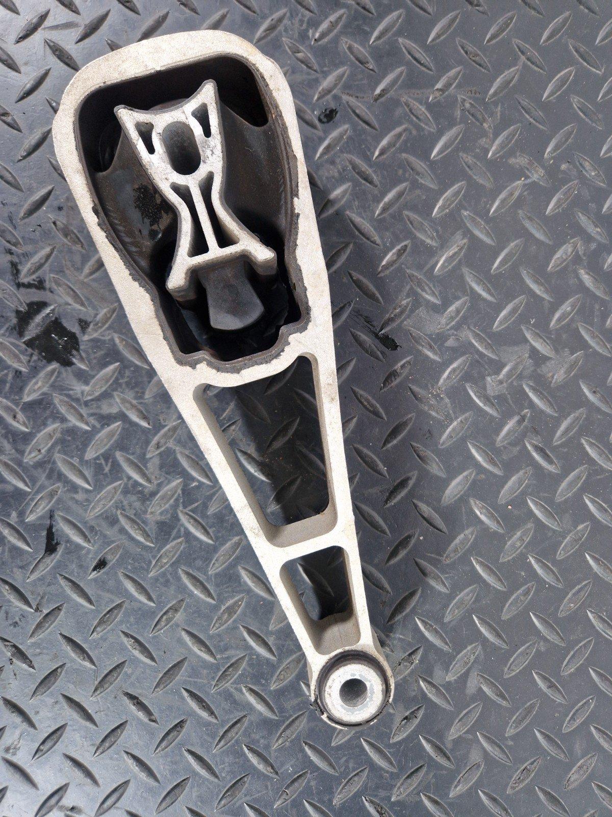 19-ON RANGE ROVER EVOQUE L551 2.0 DIESEL ENGINE MOUNT K8D26P082AB