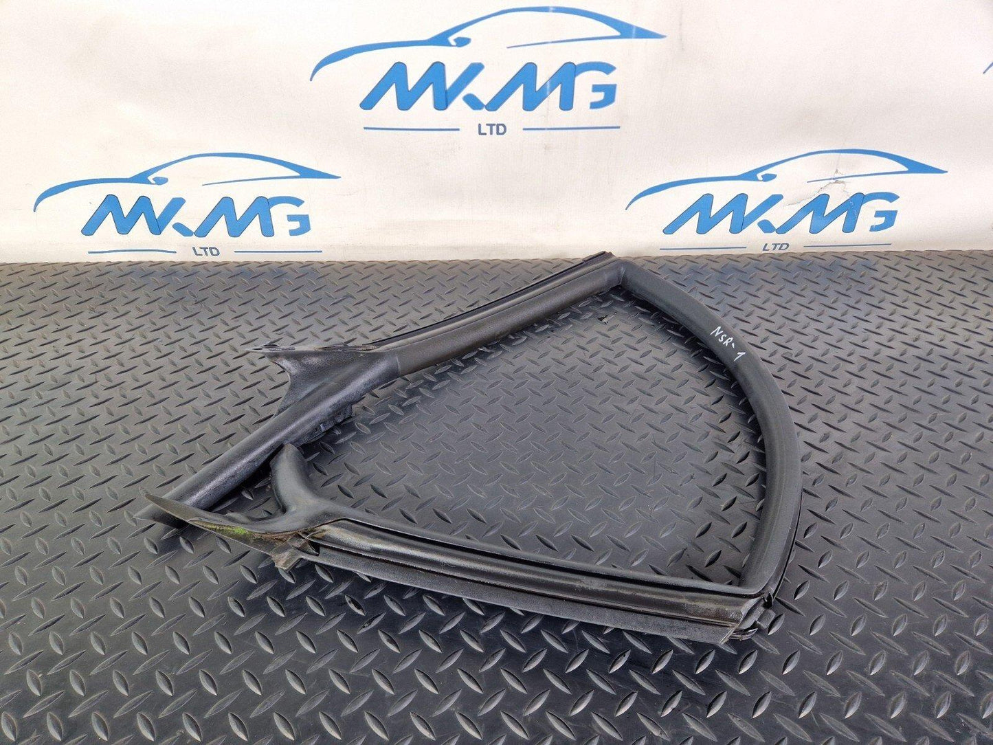 10-18 AUDI A7 4G S-LINE REAR LEFT NSR UPPER DOOR RUBBER WEATHER SEAL 4G8845695