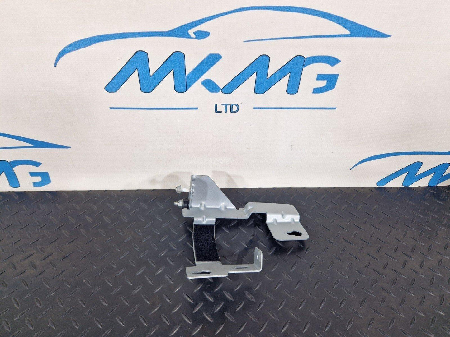 19-ON MERCEDES BENZ CLA C118 WATER COOLER VALVE BRACKET A1775043700
