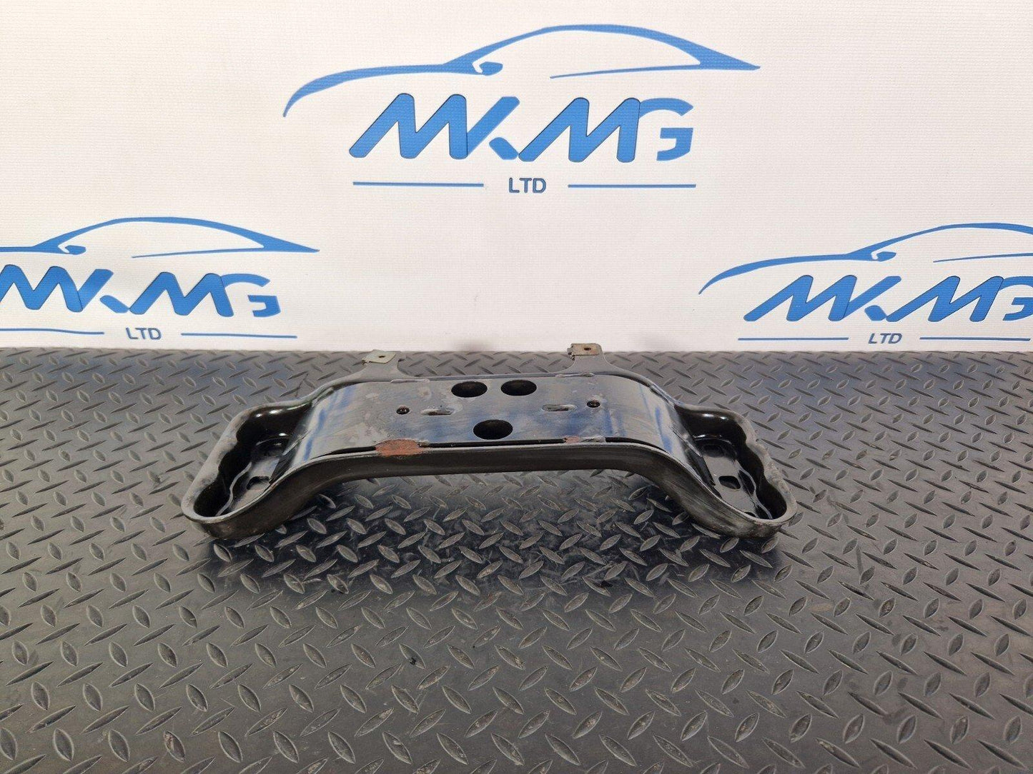 14-21 MERCEDES BENZ C300h W205 OEM GEARBOX MOUNT BRACKET A2052400802