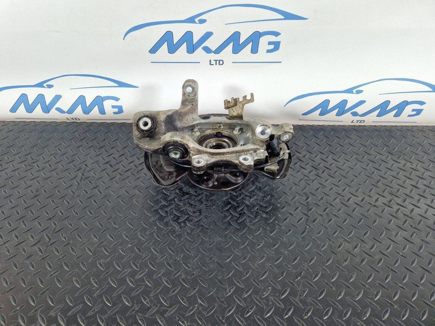 14-21 MERCEDES BENZ C300h W205 OEM REAR LEFT WHEEL HUB A2055467480
