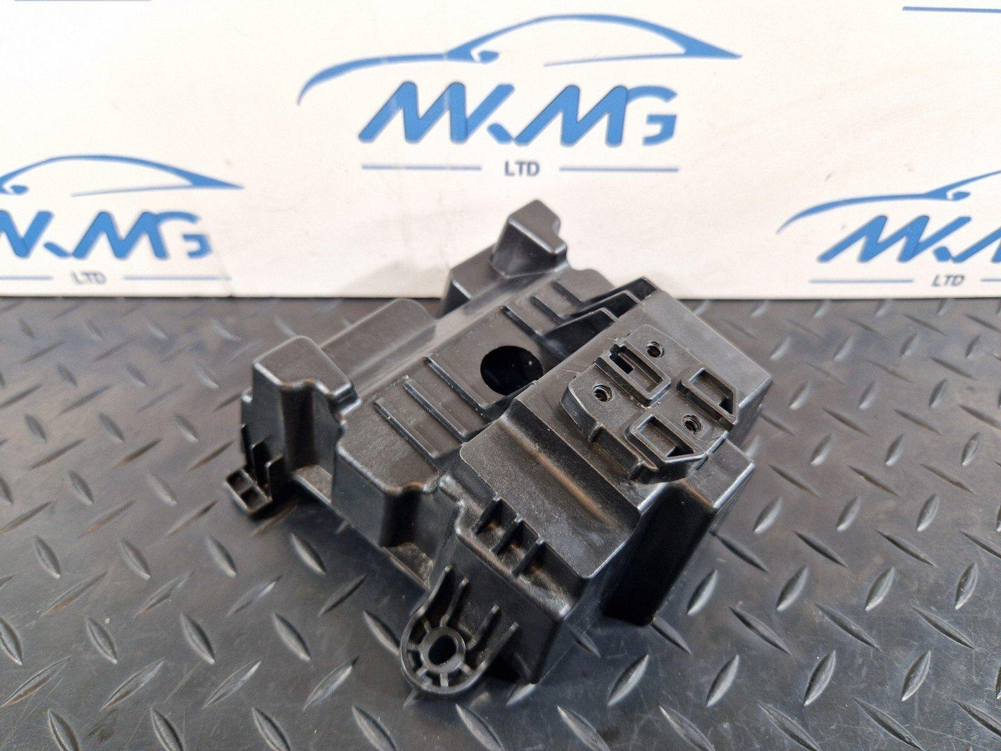 18-ON MERCEDES BENZ A CLASS W177 OEM CENTER CONSOLE MOUNT BRACKET A1776831400