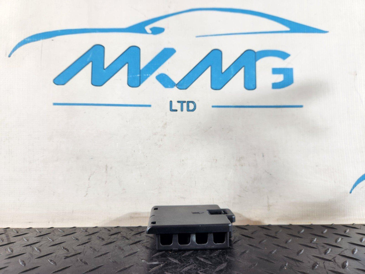 16-20 AUDI Q7 4M GENUINE OEM FUSE BATTERY JUNCTION BOX CONTROL UNIT 4M0941824