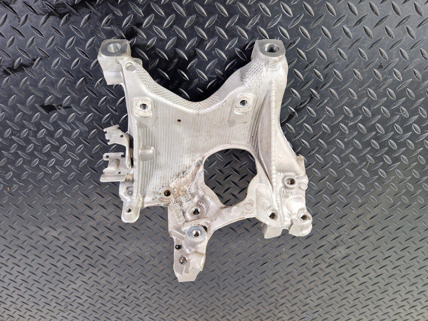 16-19 AUDI A4 B9 GENUINE OEM FRONT RIGHT SIDE SUBFRAME BRACKET MOUNT 8W0399296E