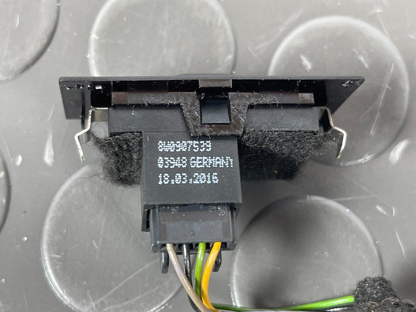 16-19 AUDI A4 B9 GENUINE SUN SENSOR 8W0907539