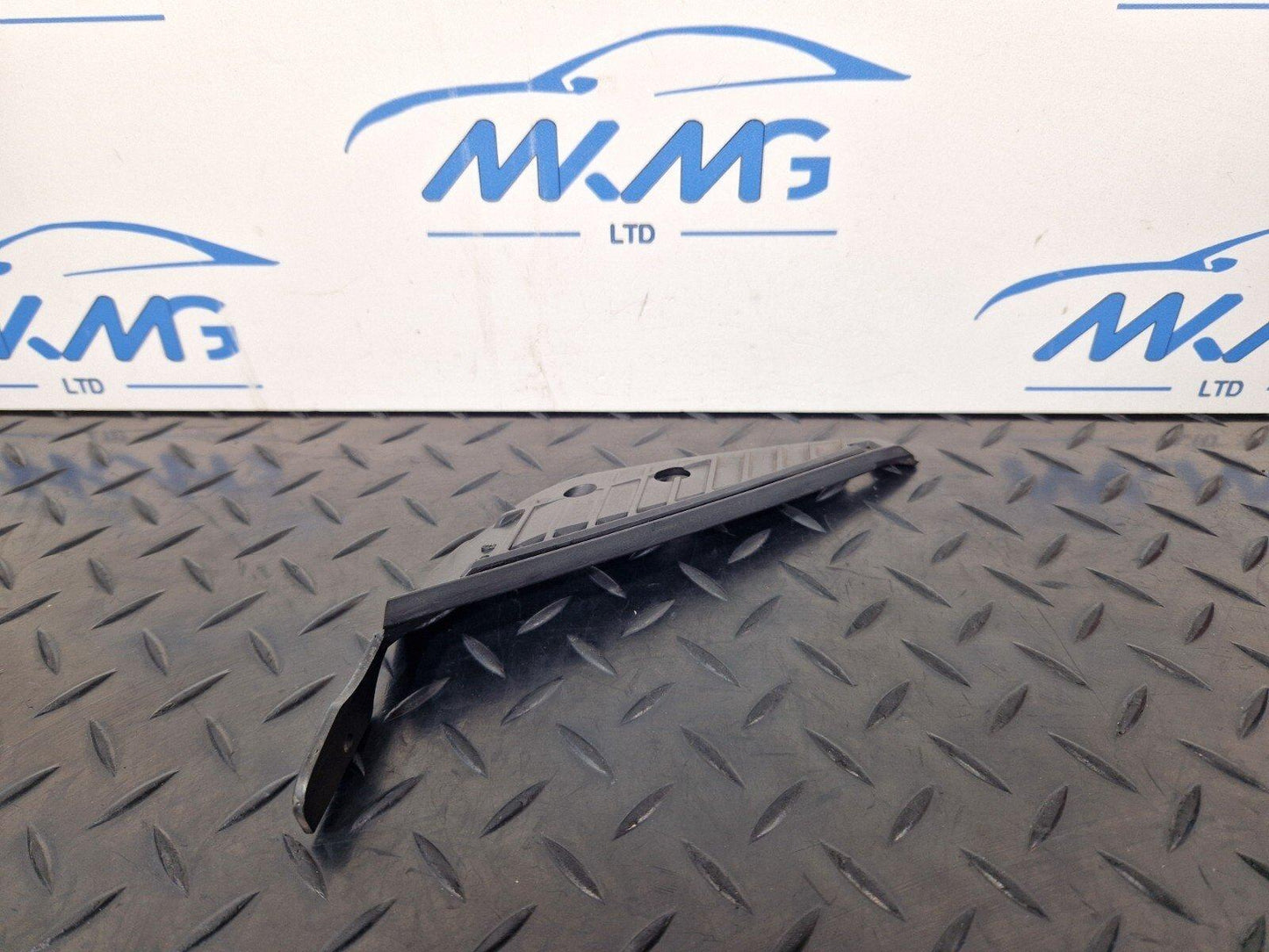 16-23 AUDI S5 COUPE FRONT RIGHT O/S MUD DEFLECTOR COVER TRIM 1402000014