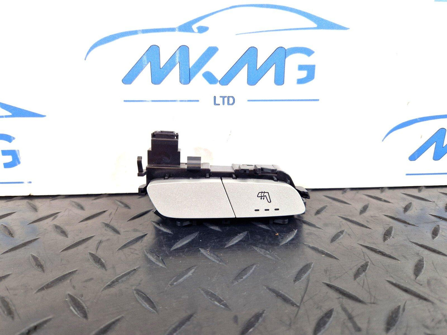 GENUINE MERCEDES BENZ OEM SEAT HEATING SWITCH A20590500004