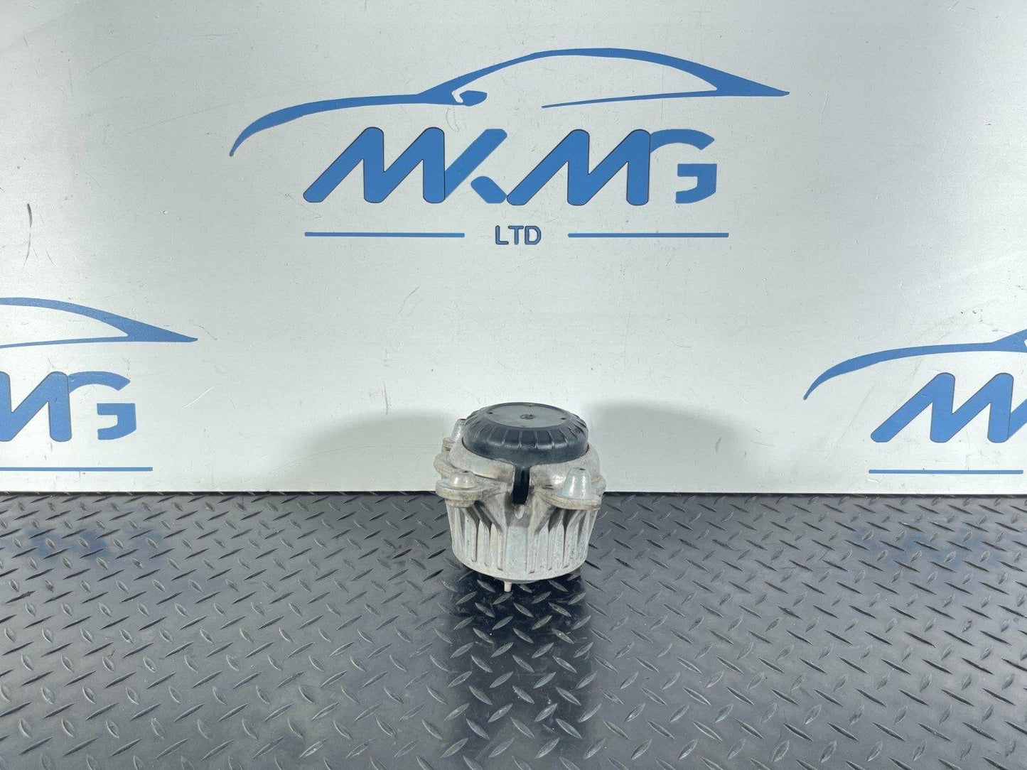 14-21 MERCEDES BENZ C350e W205 PETROL ENGINE SUPPORT MOUNT BRACKET A2052400200
