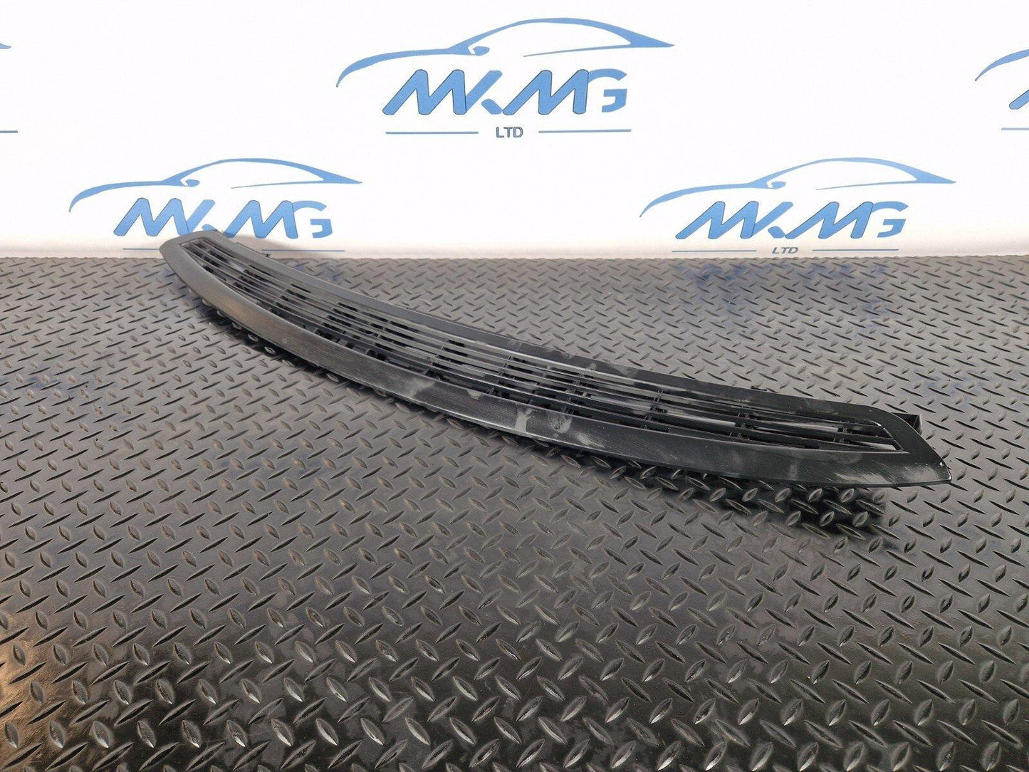11-18 BMW 6 SERIES F06 GENUINE REAR WINDOW LOWER TRIM 7230011