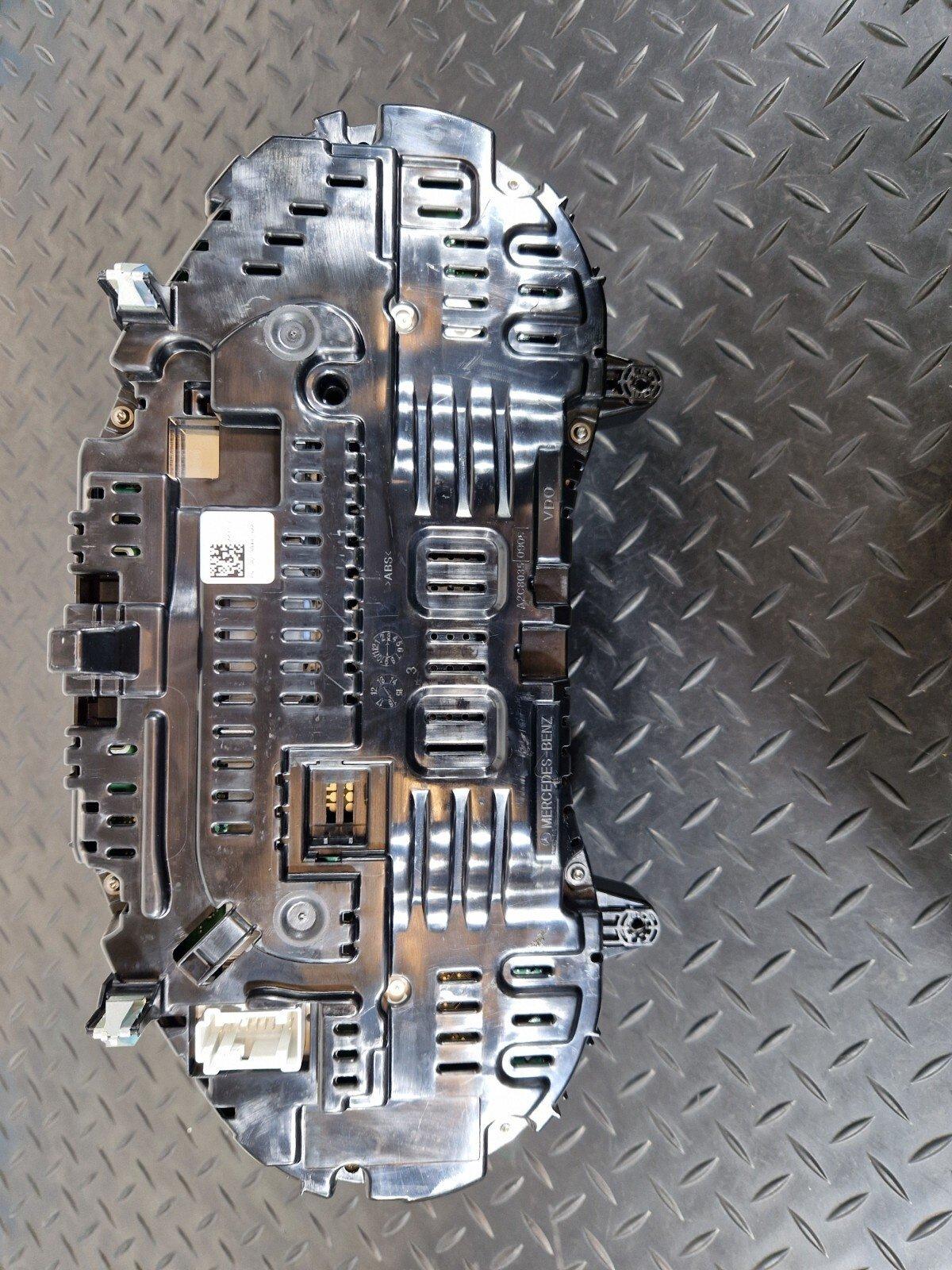 14-21 MERCEDES BENZ W205 INSTRUMENT CLUSTER SPEEDOMETER A2059001318