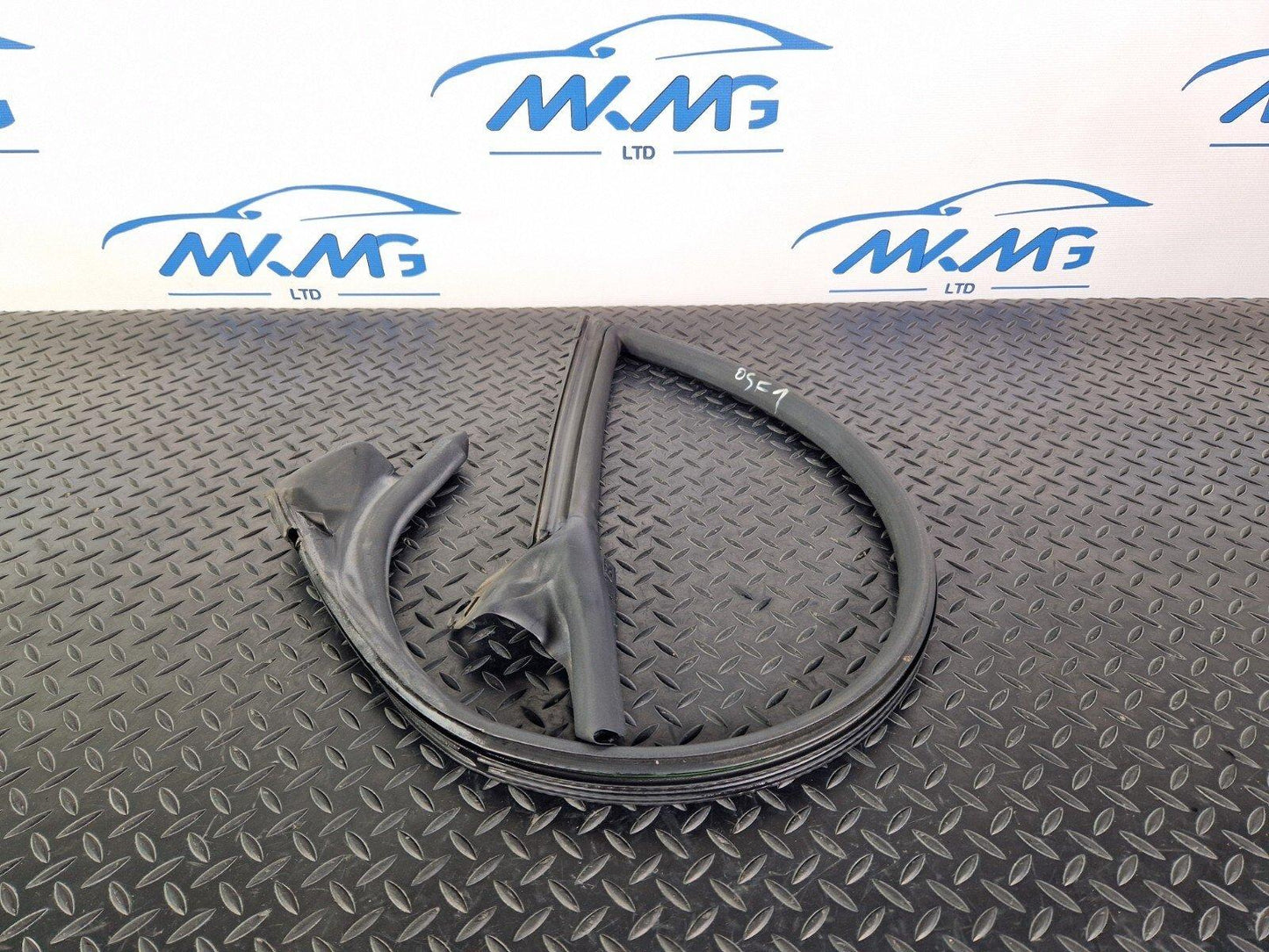 15-18 AUDI A7 4G GENUINE OEM FRONT RIGHT O/S UPPER DOOR RUBBER SEAL 4G8845354J