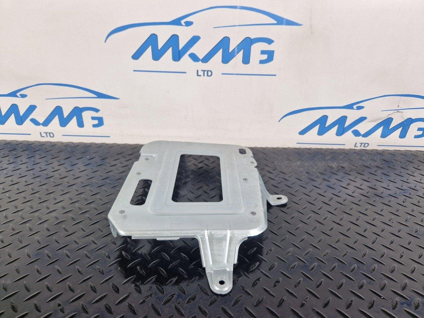19-ON MERCEDES A B CLA W177 W247 C118 SPEEDOMETER MODULE BRACKET A2475455700