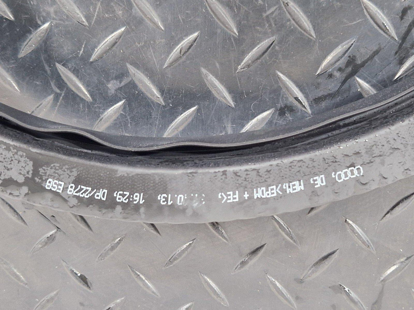 10-18 AUDI A7 4G S-LINE REAR RIGHT DOOR UPPER RUBBER WEATHER SEAL 4G8845696