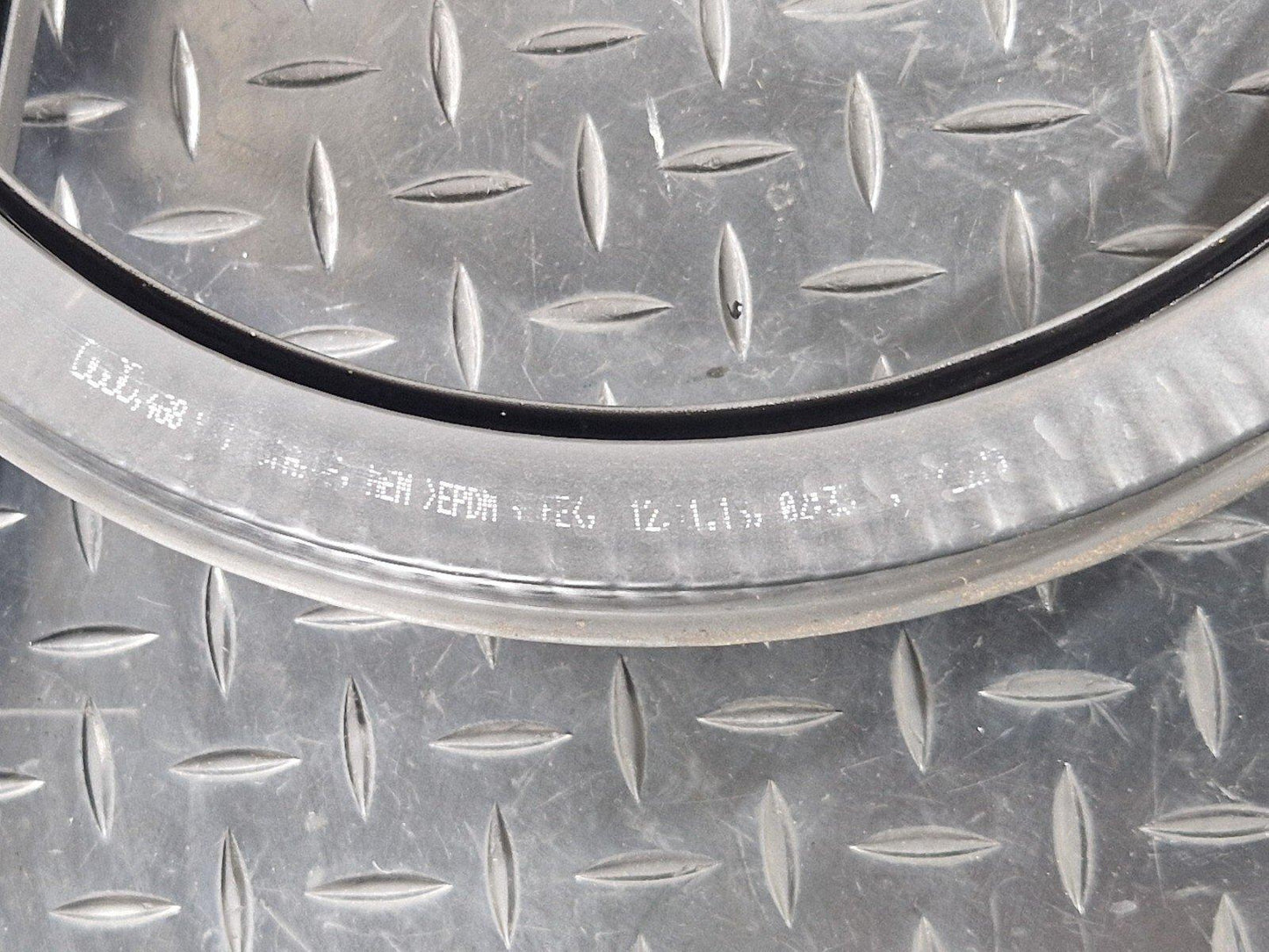 10-18 AUDI A7 4G S-LINE REAR LEFT LOWER DOOR RUBBER WEATHER SEAL 4G883370