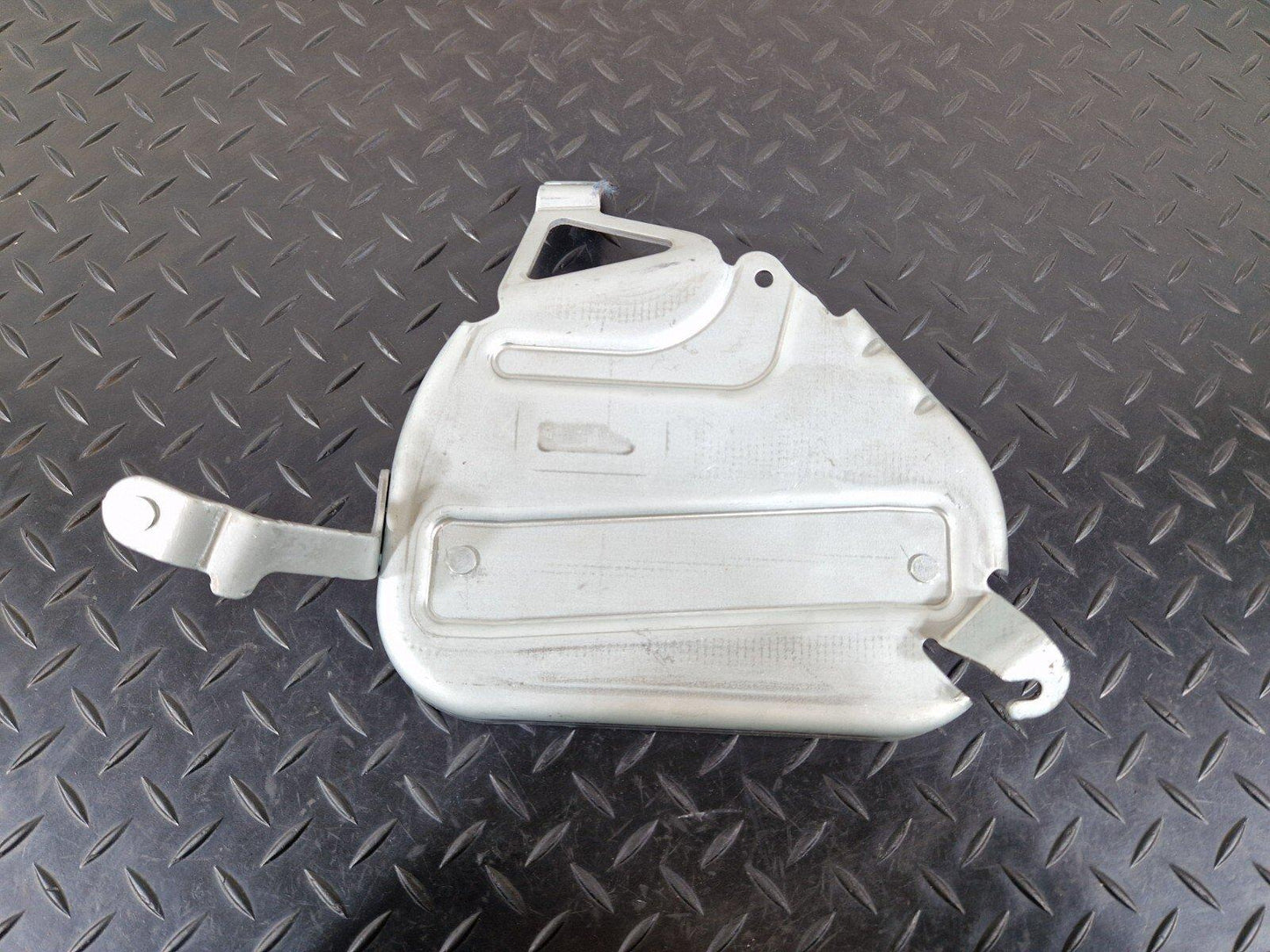 14-19 MERCEDES BENZ GLA X156 GENUINE CONTROL UNIT HOLDER BRACKET A1565450200