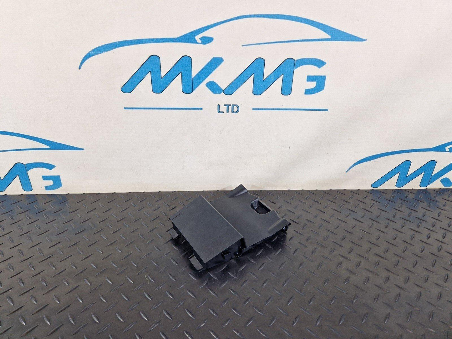 13-19 MERCEDES BENZ CLA C117 AMG GENUINE CENTRE CONSOLE TRIM COVER A2468230000