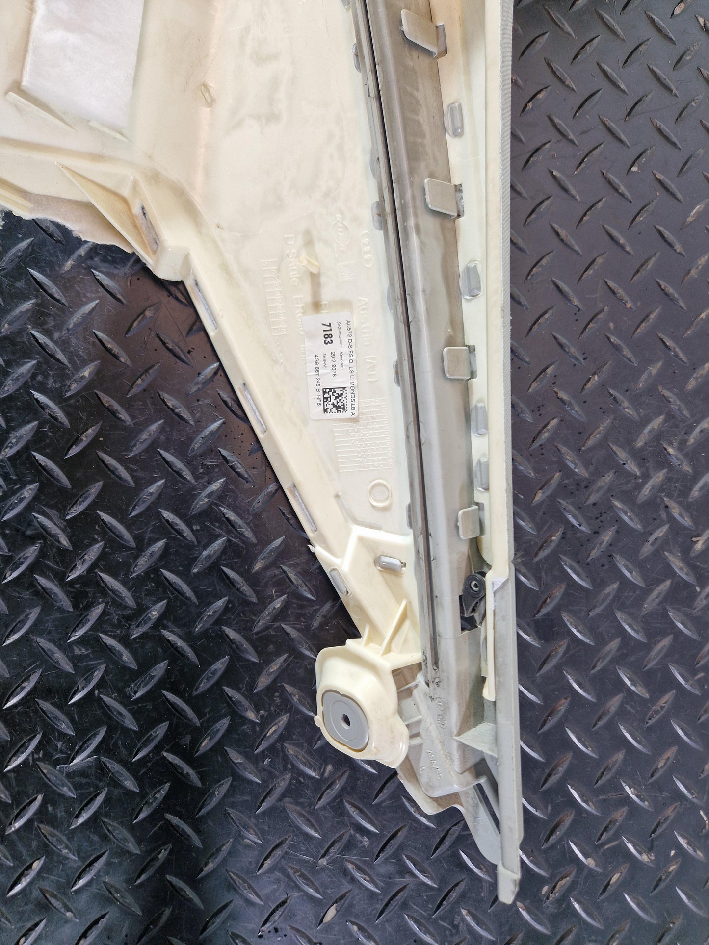 Audi A6 Allroad C7 GENUINE LEFT UPPER D PILLAR TRIM 4G9867245B
