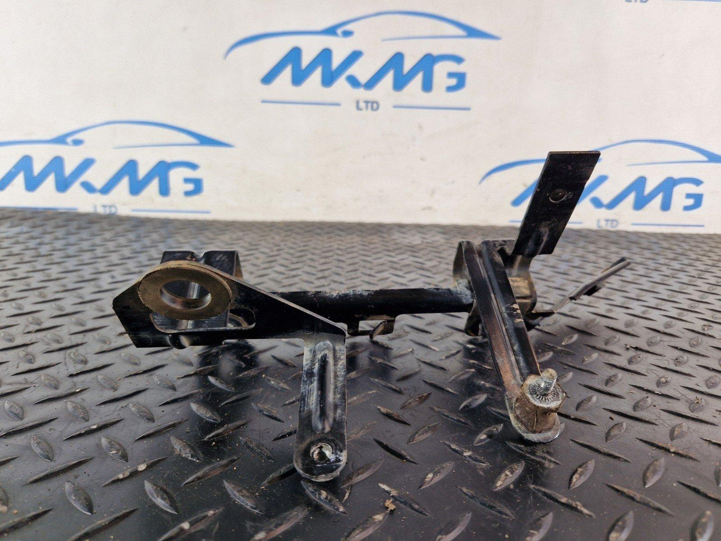 10-18 VW TOUAREG 7P GENUINE AUXILIARY WATER PUMP BRACKET 7P0819545B