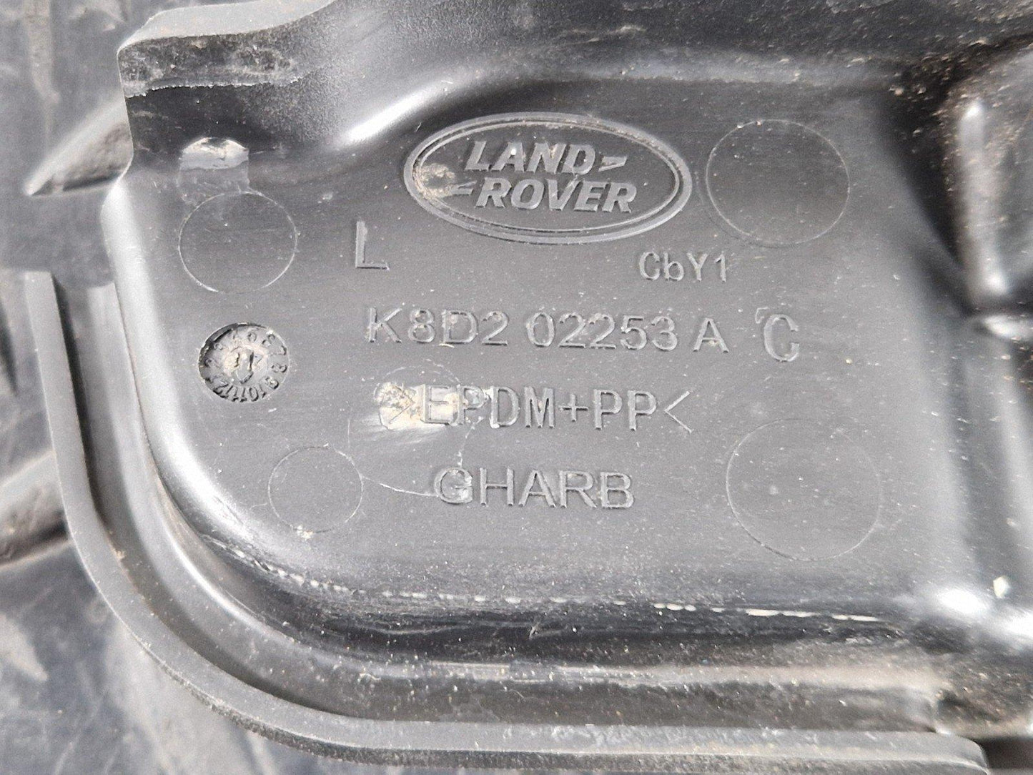 19-ON RANGE ROVER EVOQUE L551 GENUINE WIPER TRIM K8D202253A