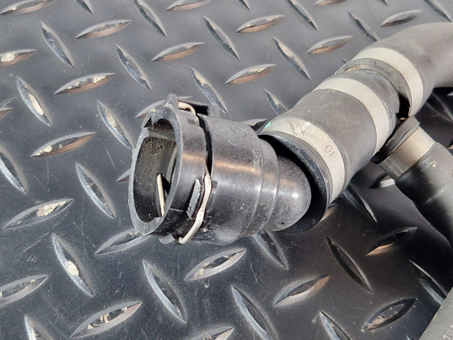 16-19 MERCEDES BENZ GLE W166 GENUINE COOLANT HOSE PIPE A1665009675