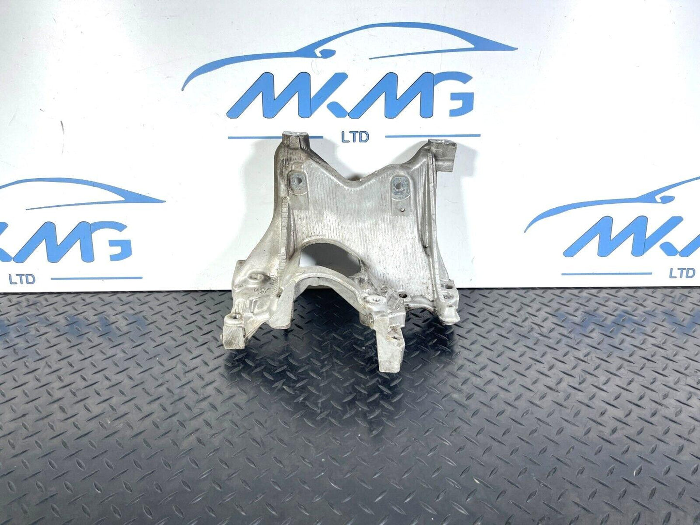 16-23 AUDI A5 F5 SPORTBACK LEFT SIDE ENGINE MOUNT BRACKET 8W0399295E