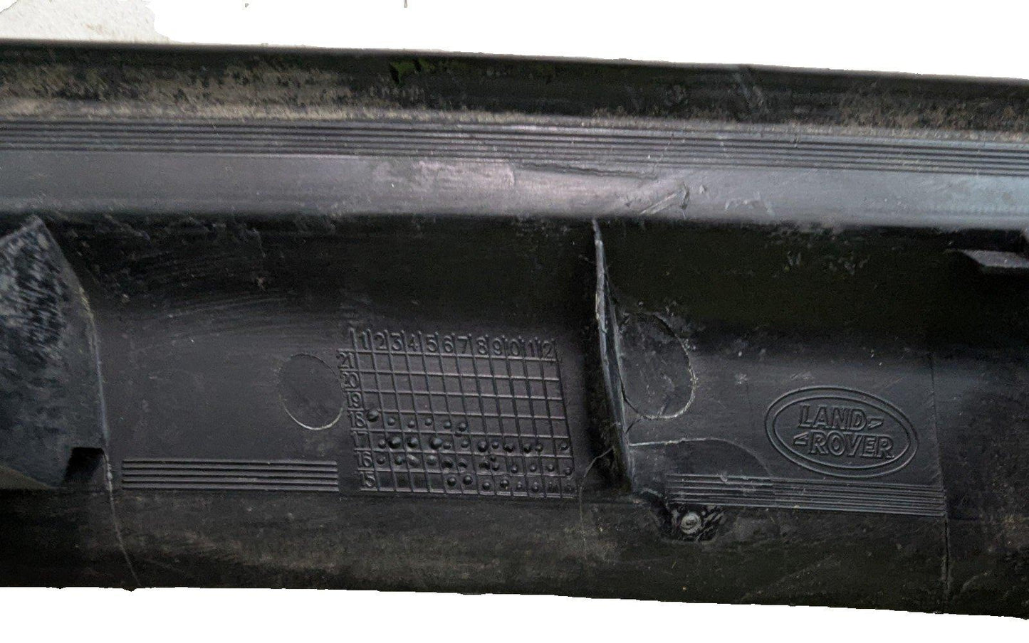 17-ON LAND ROVER DISCOVERY L462 LEFT SIDE REAR TAILGATE DRIP TRIM HY32-406A77-AC