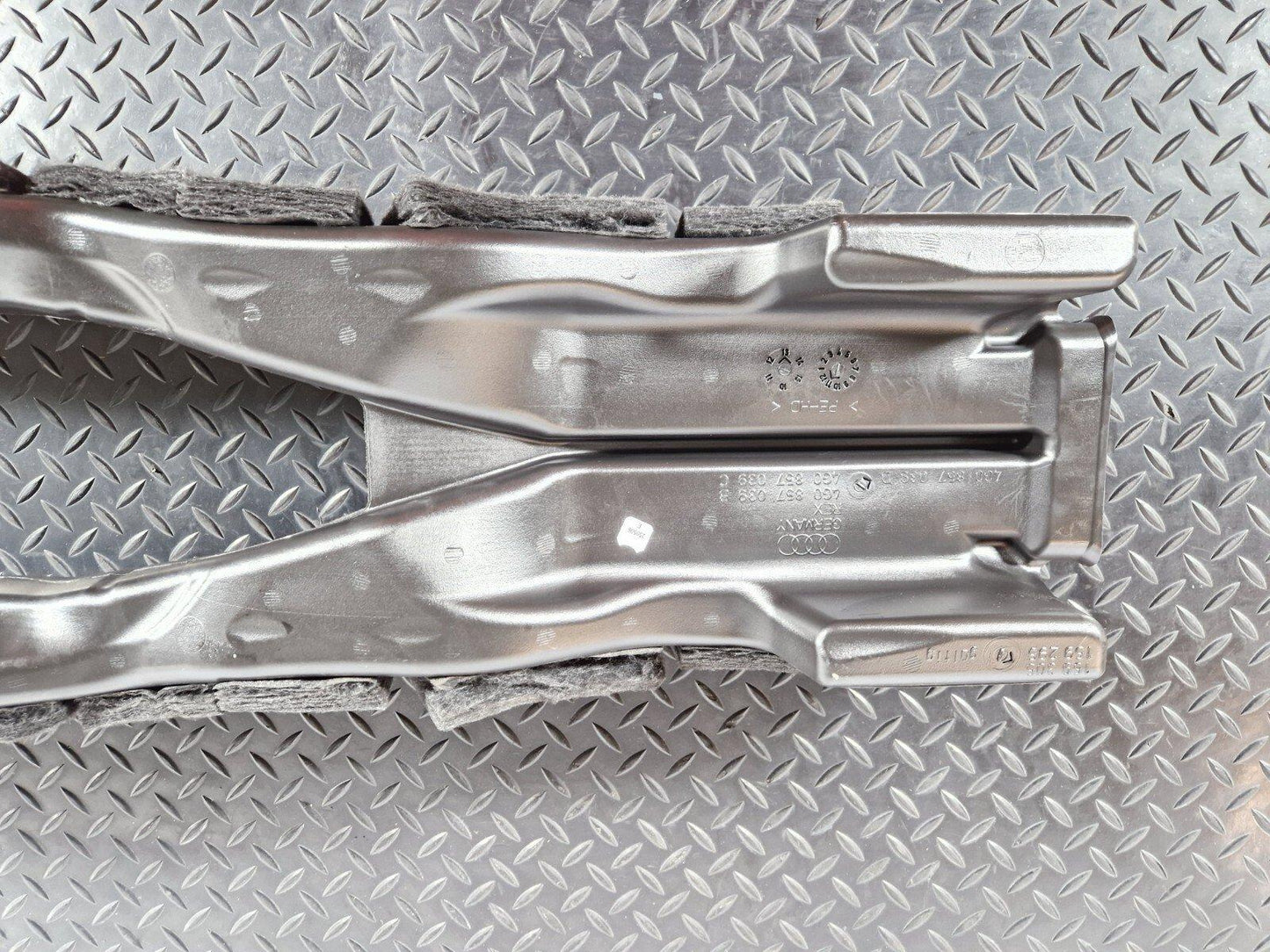 10-18 AUDI A7 4G S-LINE GENUINE CENTRE REAR VENTS AIR DUCTING CHANNEL 4G0857039