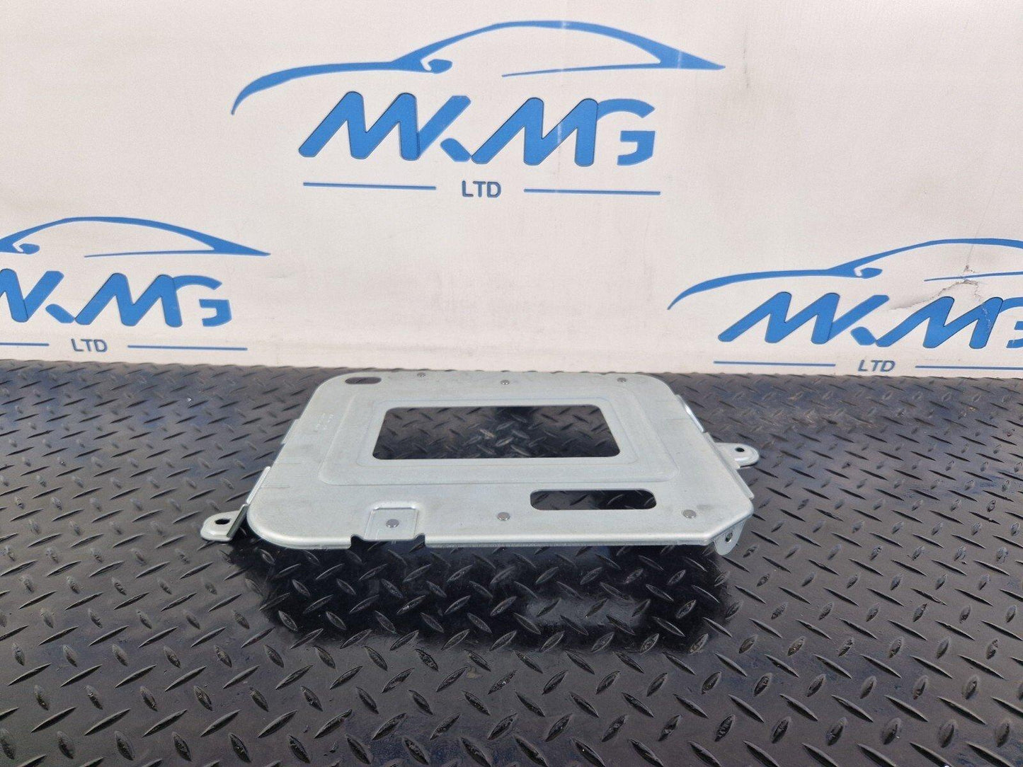 19-ON MERCEDES A B CLA W177 W247 C118 SPEEDOMETER MODULE BRACKET A2475455700