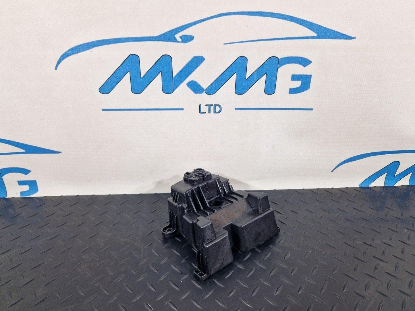 19-ON MERCEDES BENZ CLA C118 CENTER CONSOLE HOLDER A1776831400