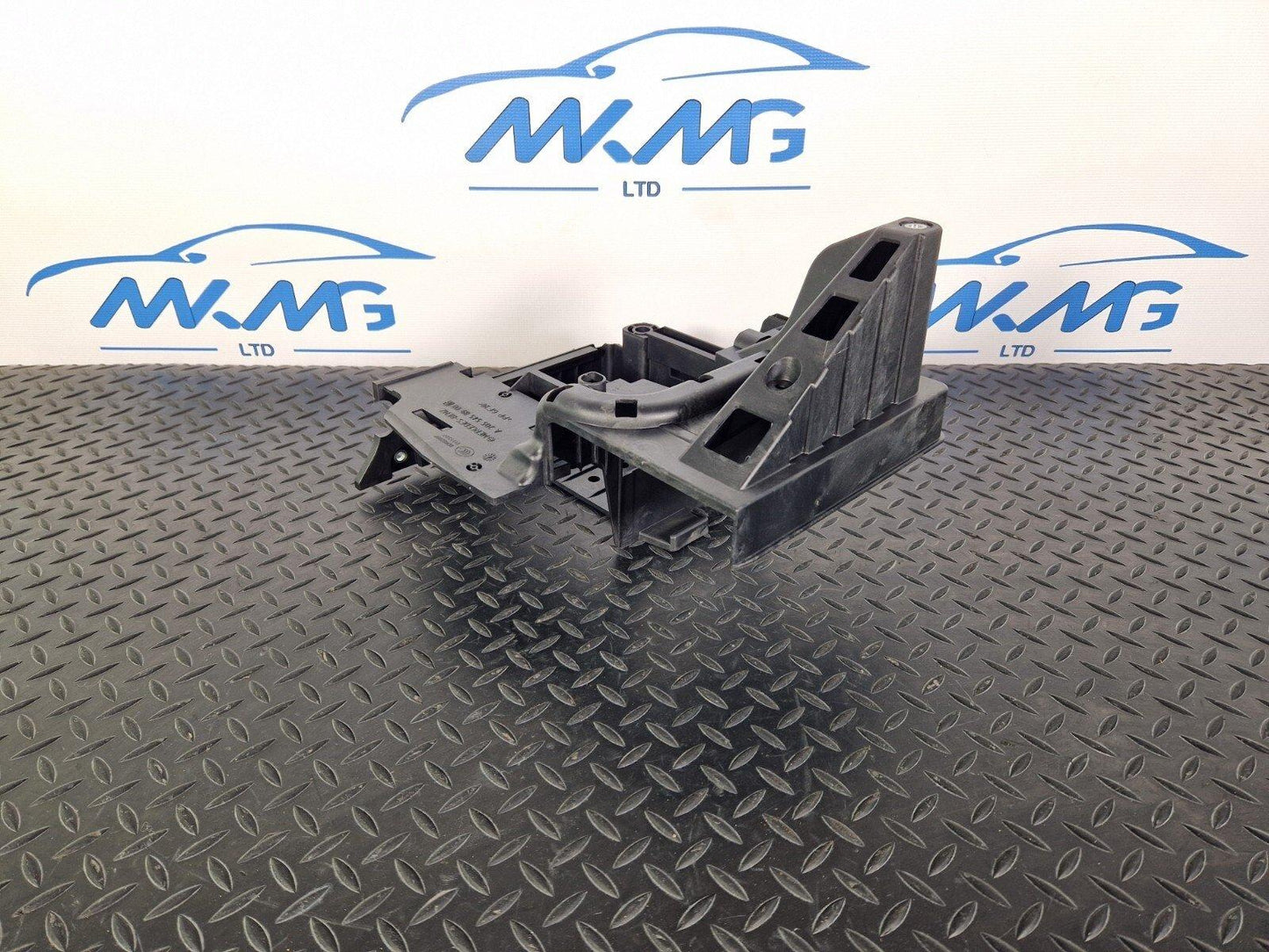 14-21 MERCEDES BENZ C200d W205 CD CHANGER ECU HOLDER BRACKET A2055458900