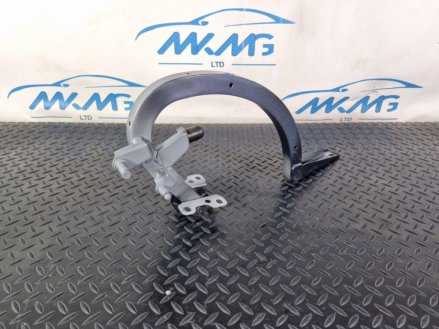 16-19 AUDI A4 B9 GENUINE PASSENGER REAR RIGHT BOOTLID HINGE IN GREY 8W5827306A