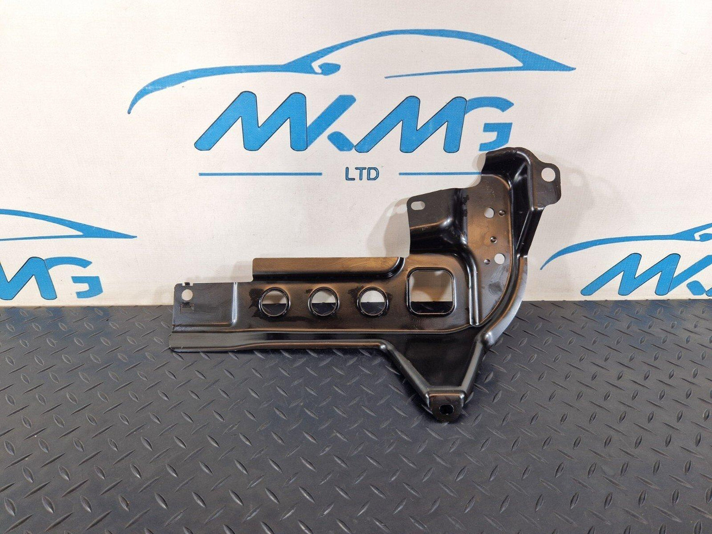 14-21 MERCEDES BENZ C300h W205 BOOT TRUNK FLOOR LEFT SUPPORT BRACKET A2056100102