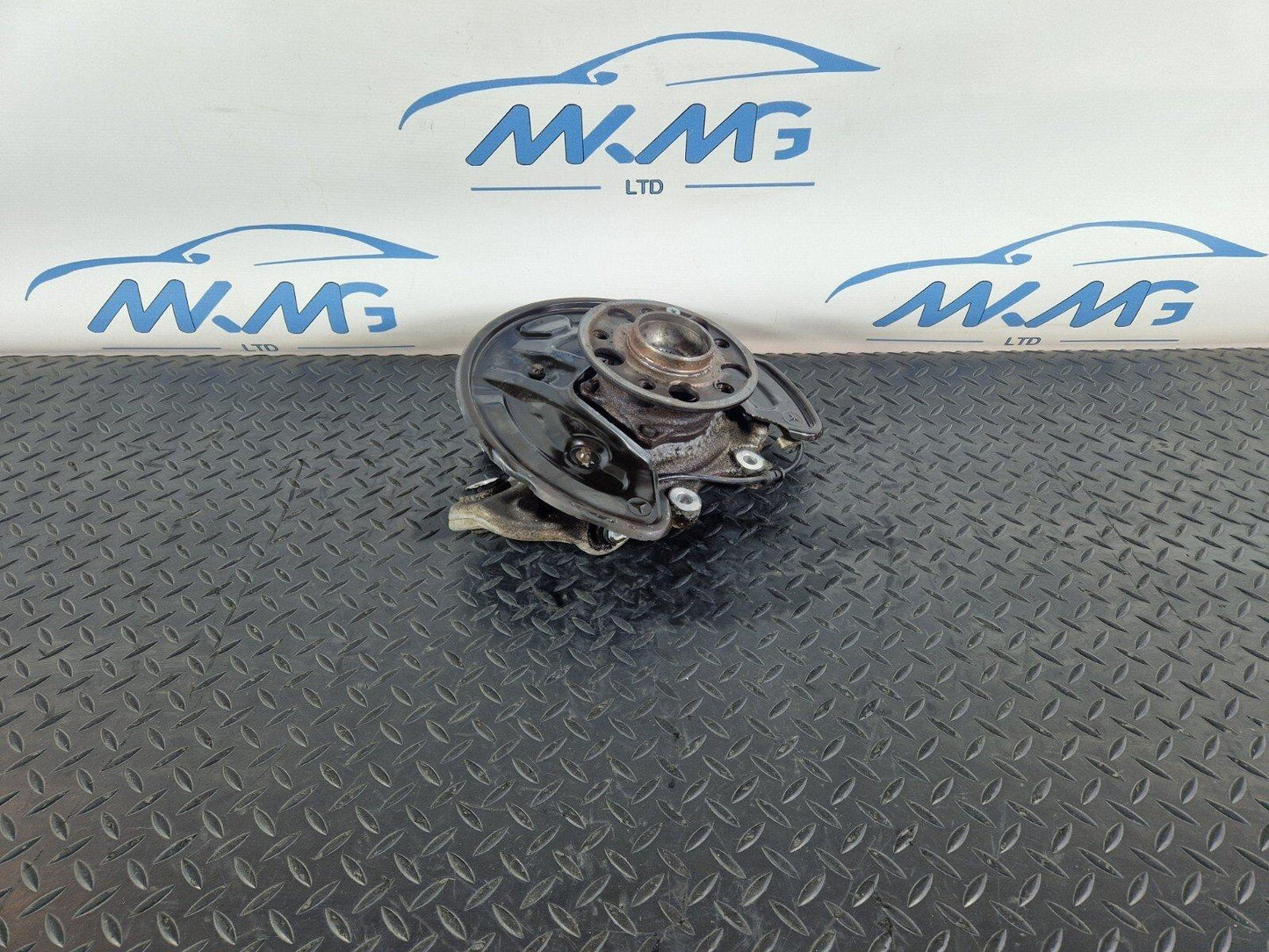 14-21 MERCEDES BENZ C300h W205 N/S PASSENGER SIDE REAR WHEEL HUB A2055467380