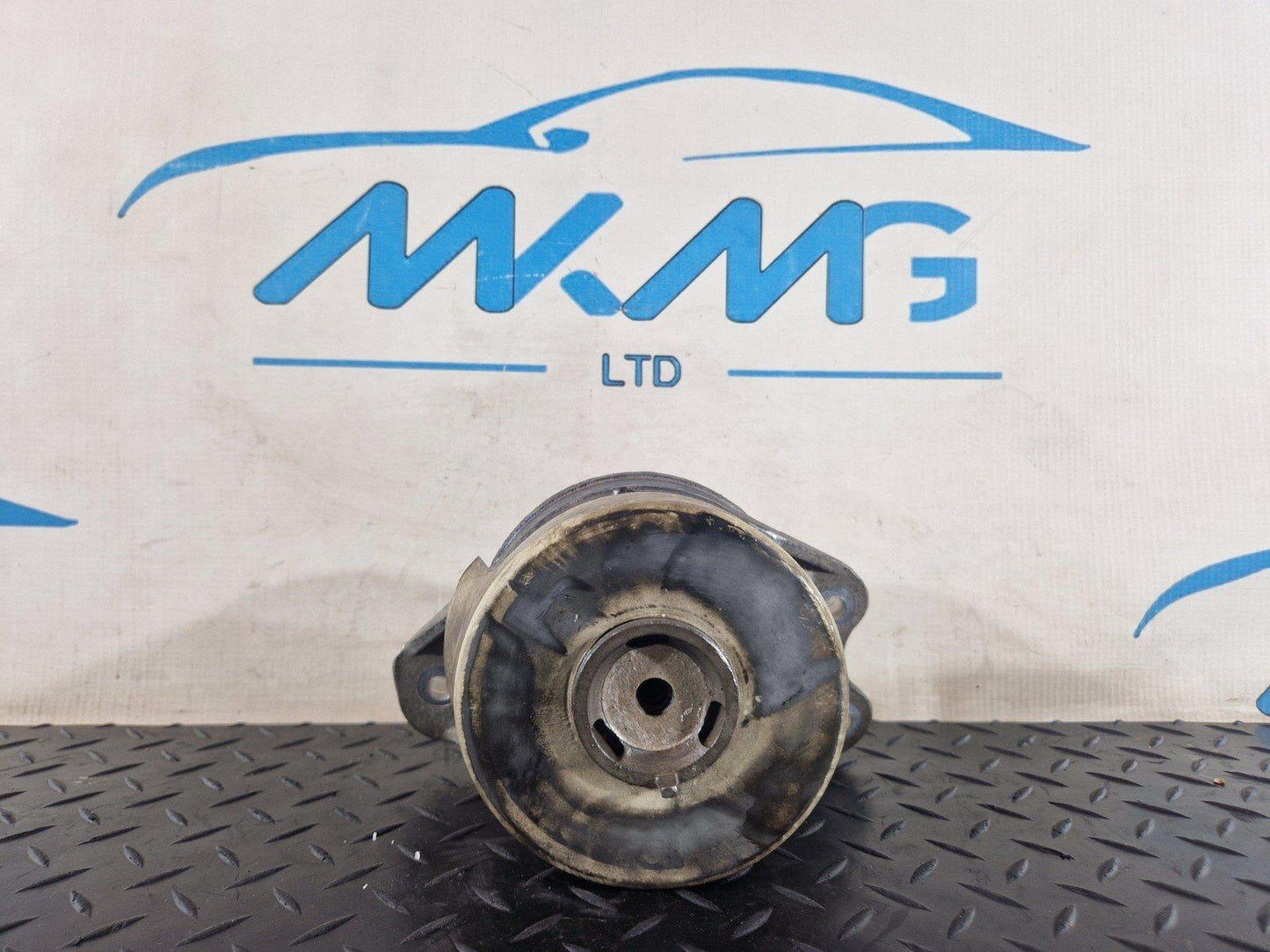 16-22 MERCEDES BENZ X253 GENUINE ENGINE SUPPORT MOUNT BRACKET RIGHT A2052407900