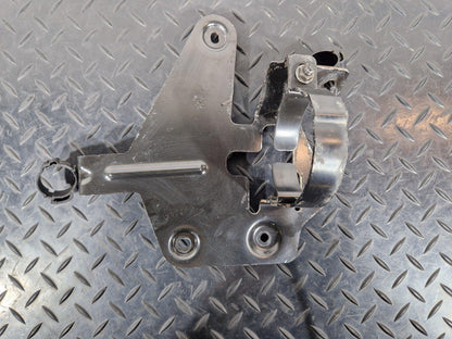 12-18 AUDI A6 C7 PASSENGER LEFT FRONT COOLANT PUMP BRACKET MOUNT 4G0145879N