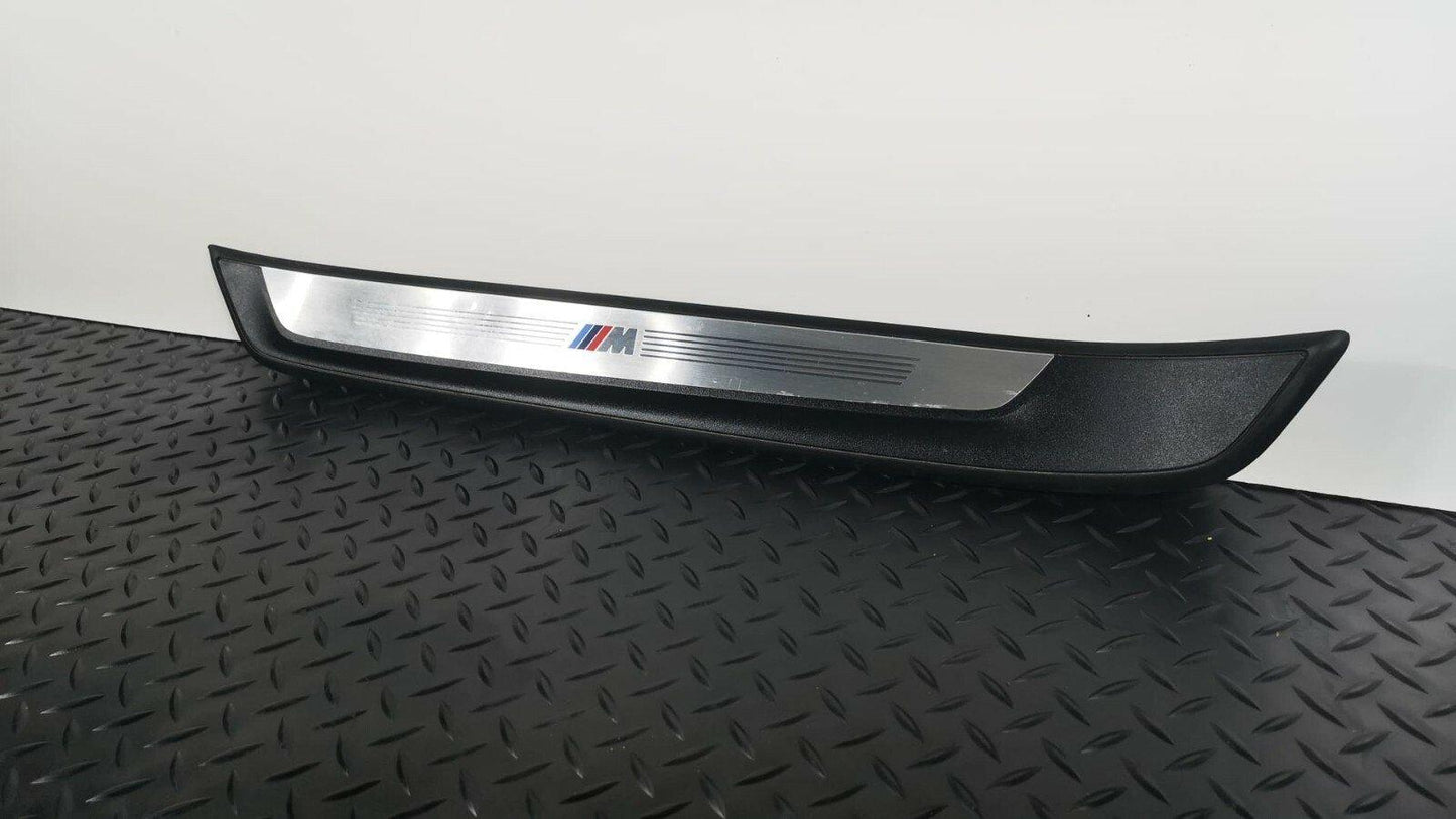 BMW X1 E84 GENUINE PASSENGER LEFT SIDE FRONT KICK PLATE TRIM 7318567