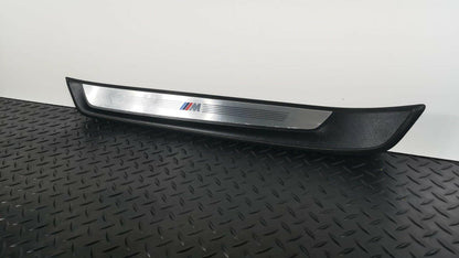 BMW X1 E84 GENUINE PASSENGER LEFT SIDE FRONT KICK PLATE TRIM 7318567