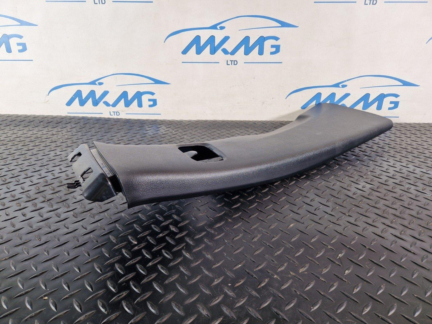 19-ON MERCEDES BENZ B CLASS W247 GENUINE LEFT N/S B PILLAR TRIM A2476900300