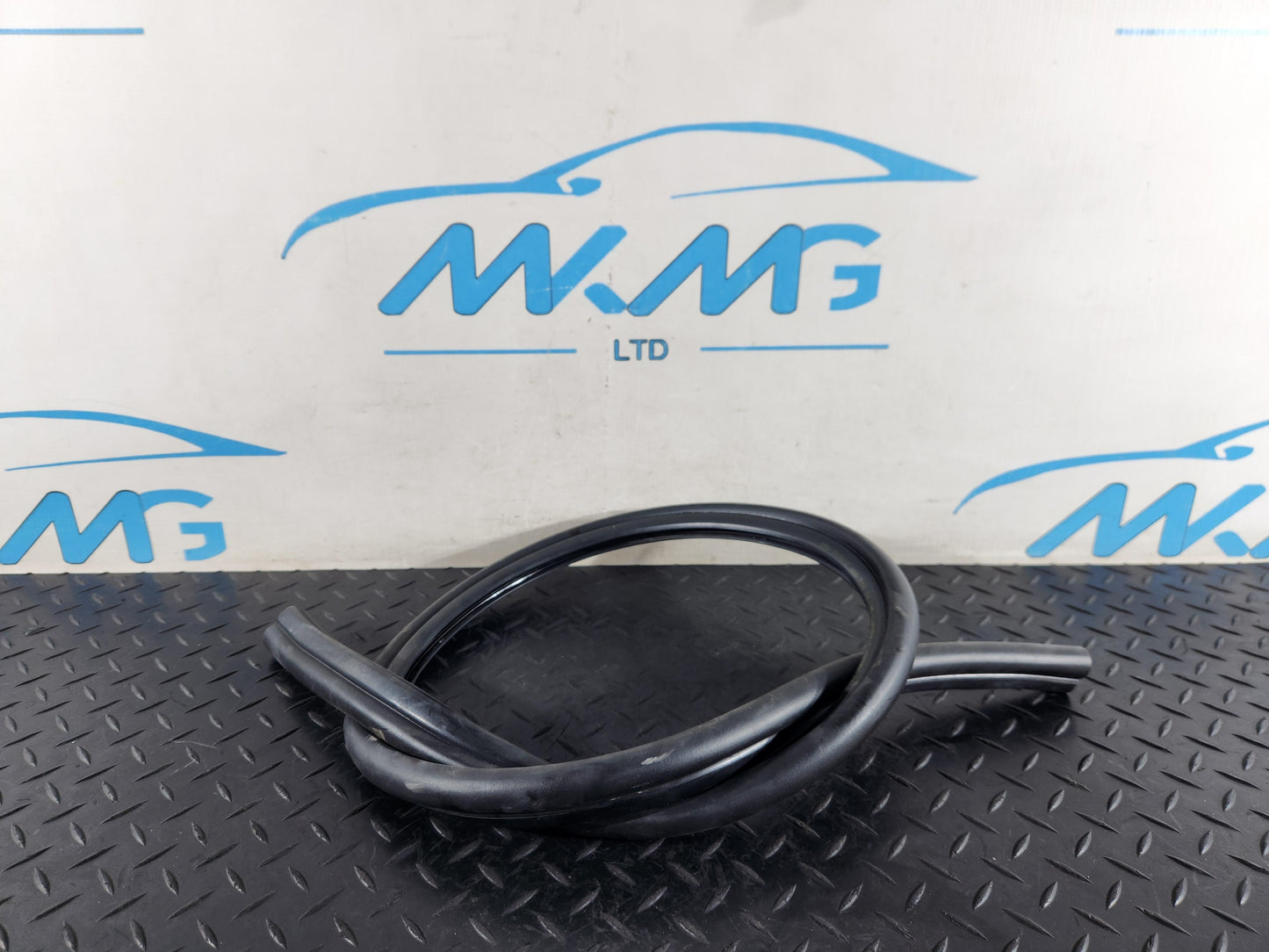 BMW 118i F40 Hatchback Genuine Engine Hood Rear Sealing Bonnet Rubber 7450916
