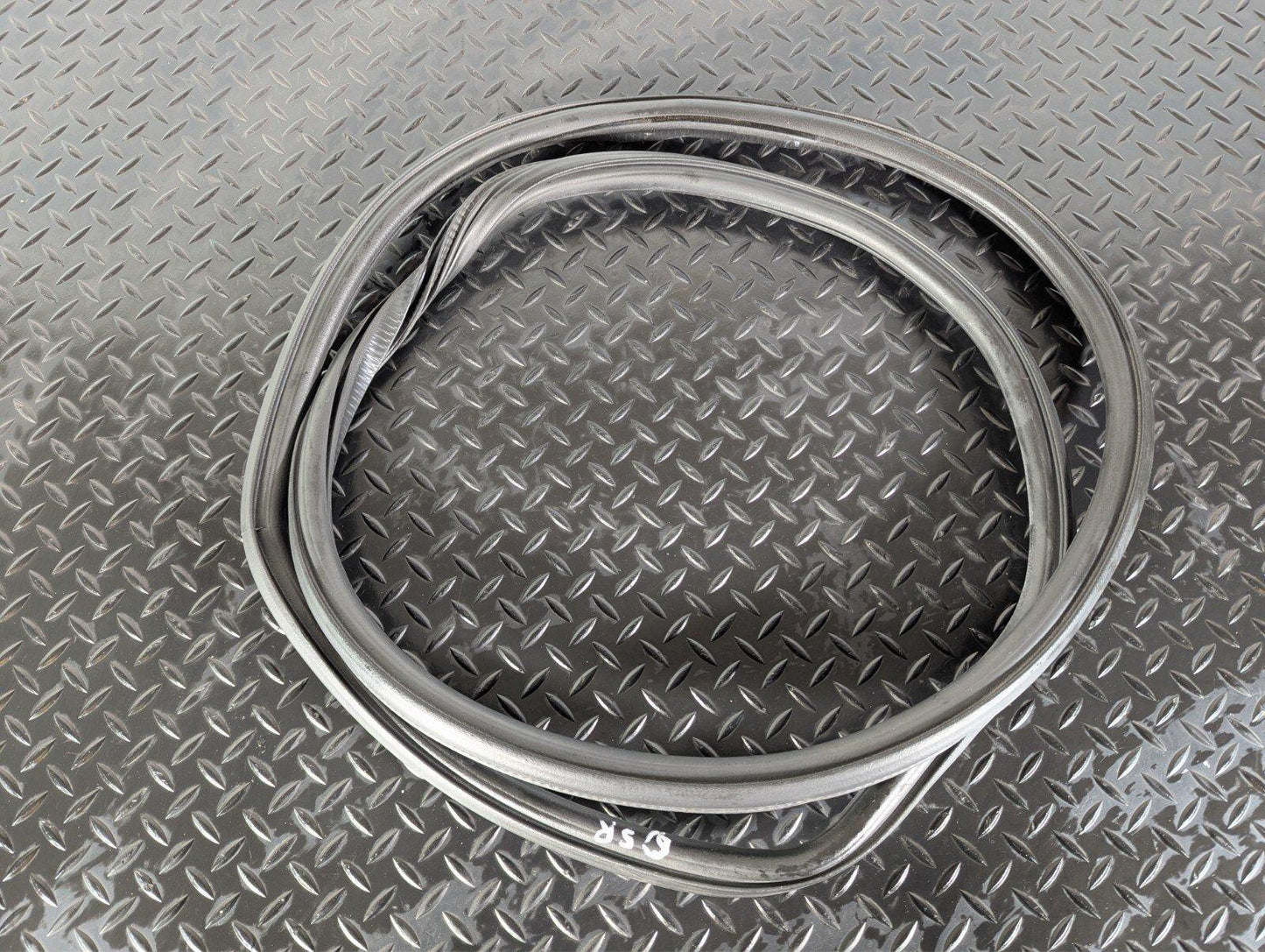 16-19 AUDI A4 B9 SALOON OEM REAR DOOR RUBBER SEAL FITS LEFT & RIGHT 8W5833721B