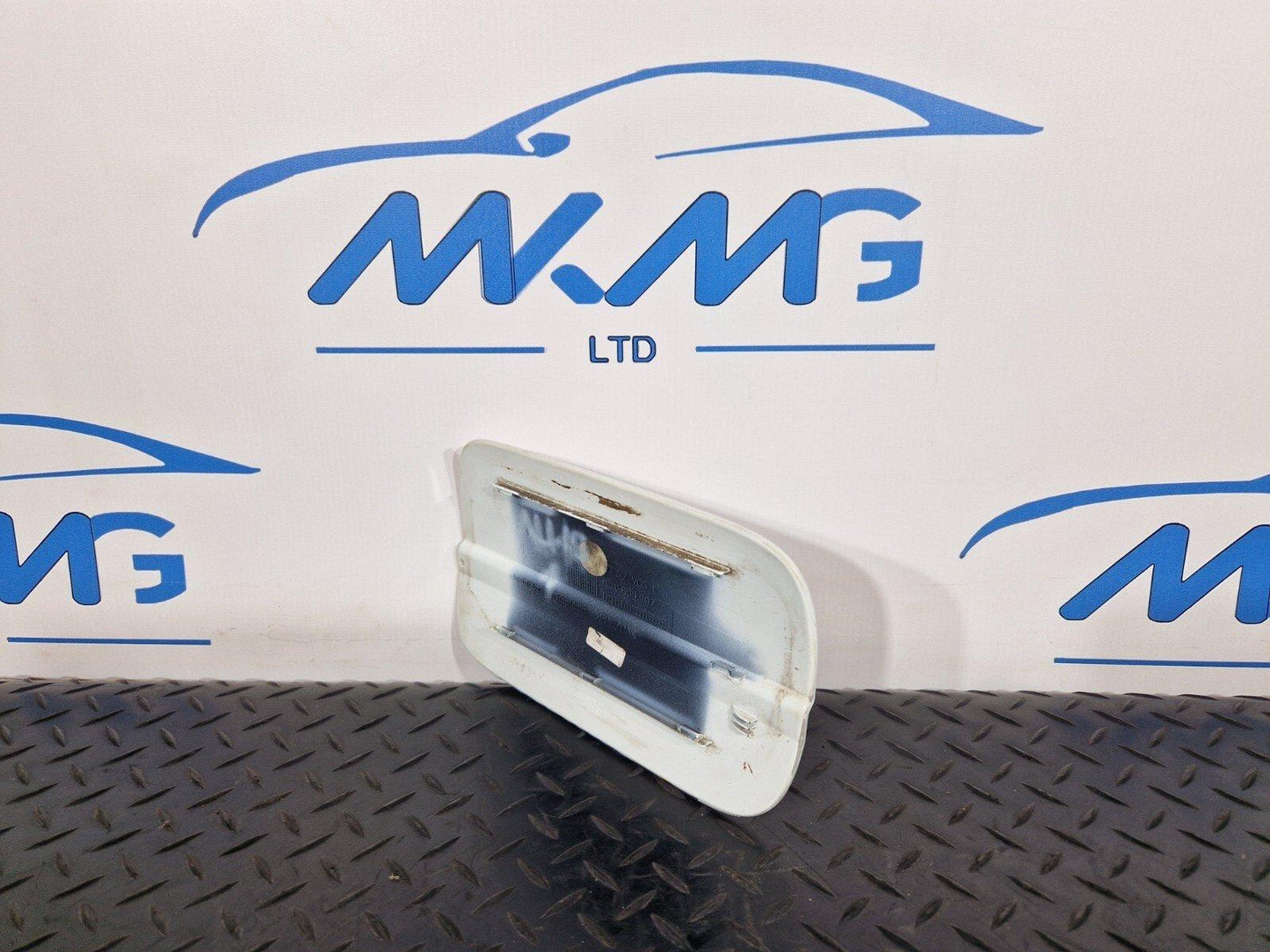 16-19 AUDI A4 B9 GENUINE SALOON FUEL DOOR COVER IN WHITE LY9C 8W0809907