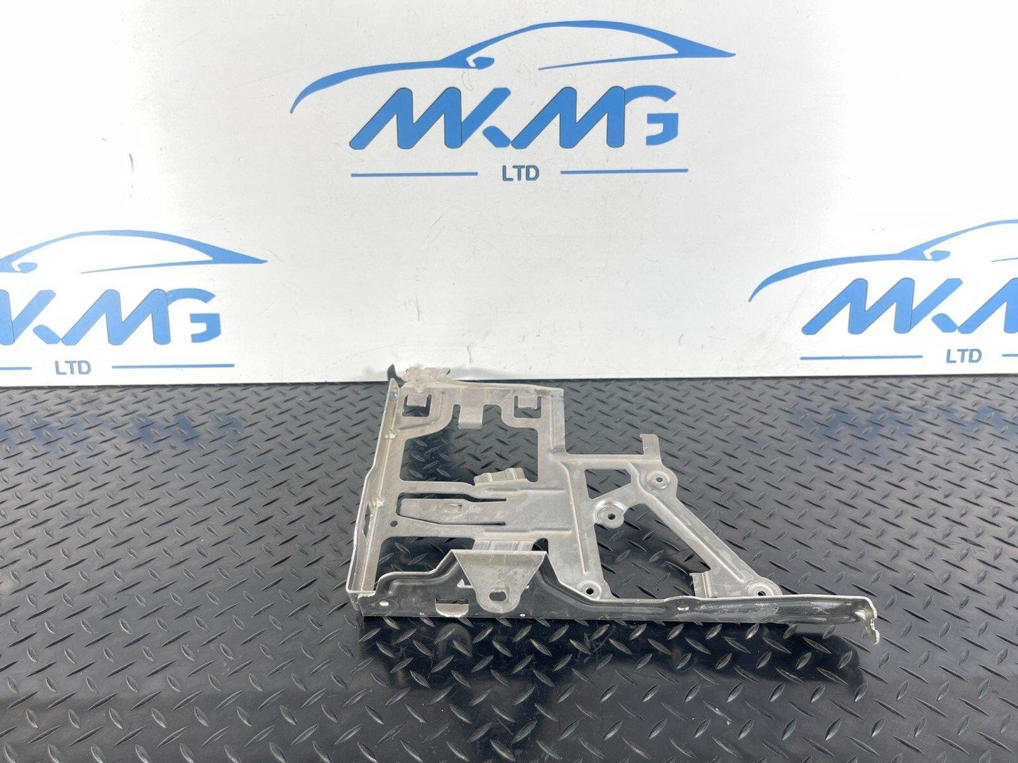 14-21 MERCEDES BENZ C350E W205 TRUNK MOUNT HOLDER BRACKET SUPPORT A2055452300