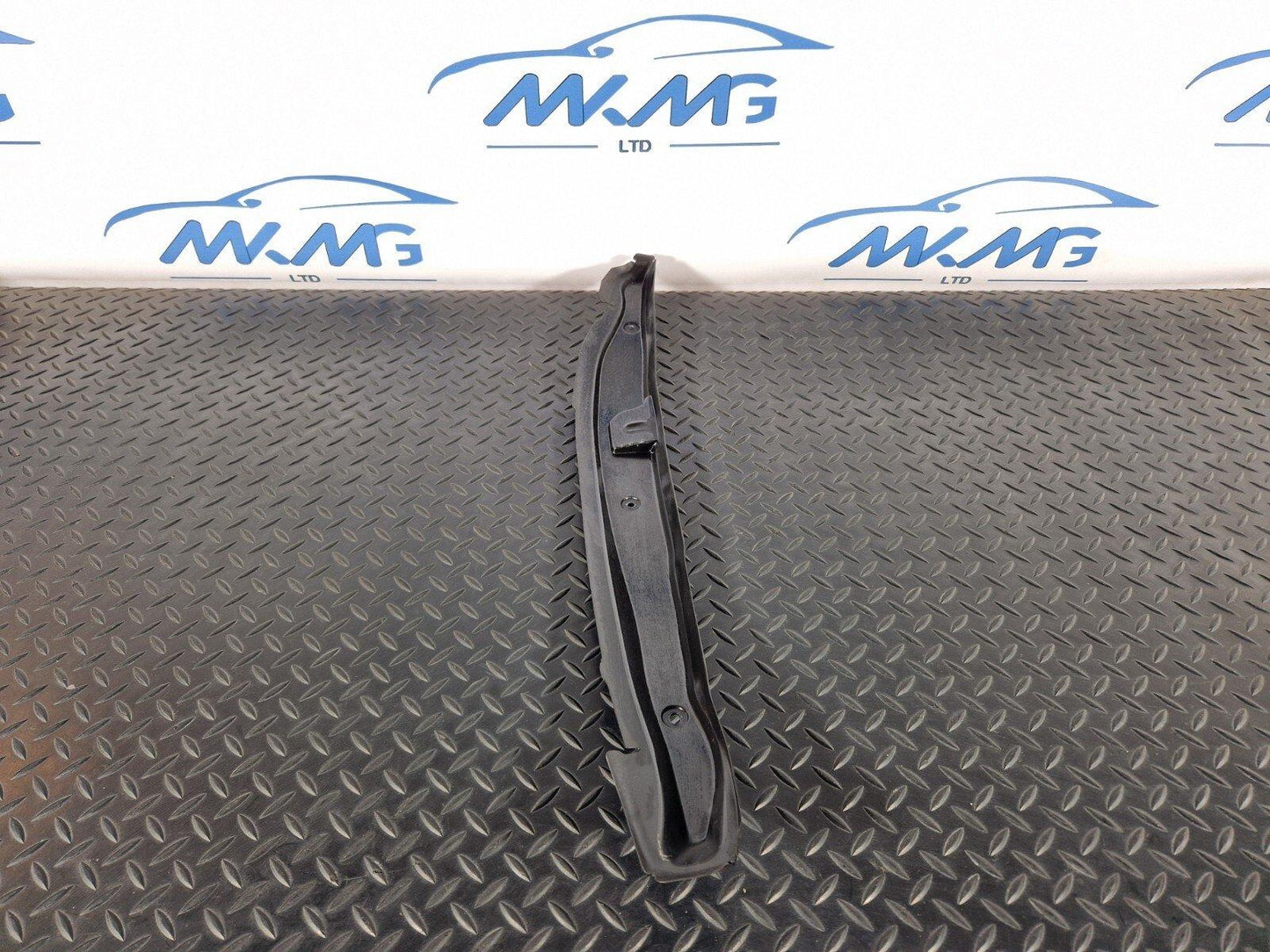19-ON MERCEDES BENZ B CLASS W247 FRONT LEFT FENDER REAR GAP COVER A2478890000