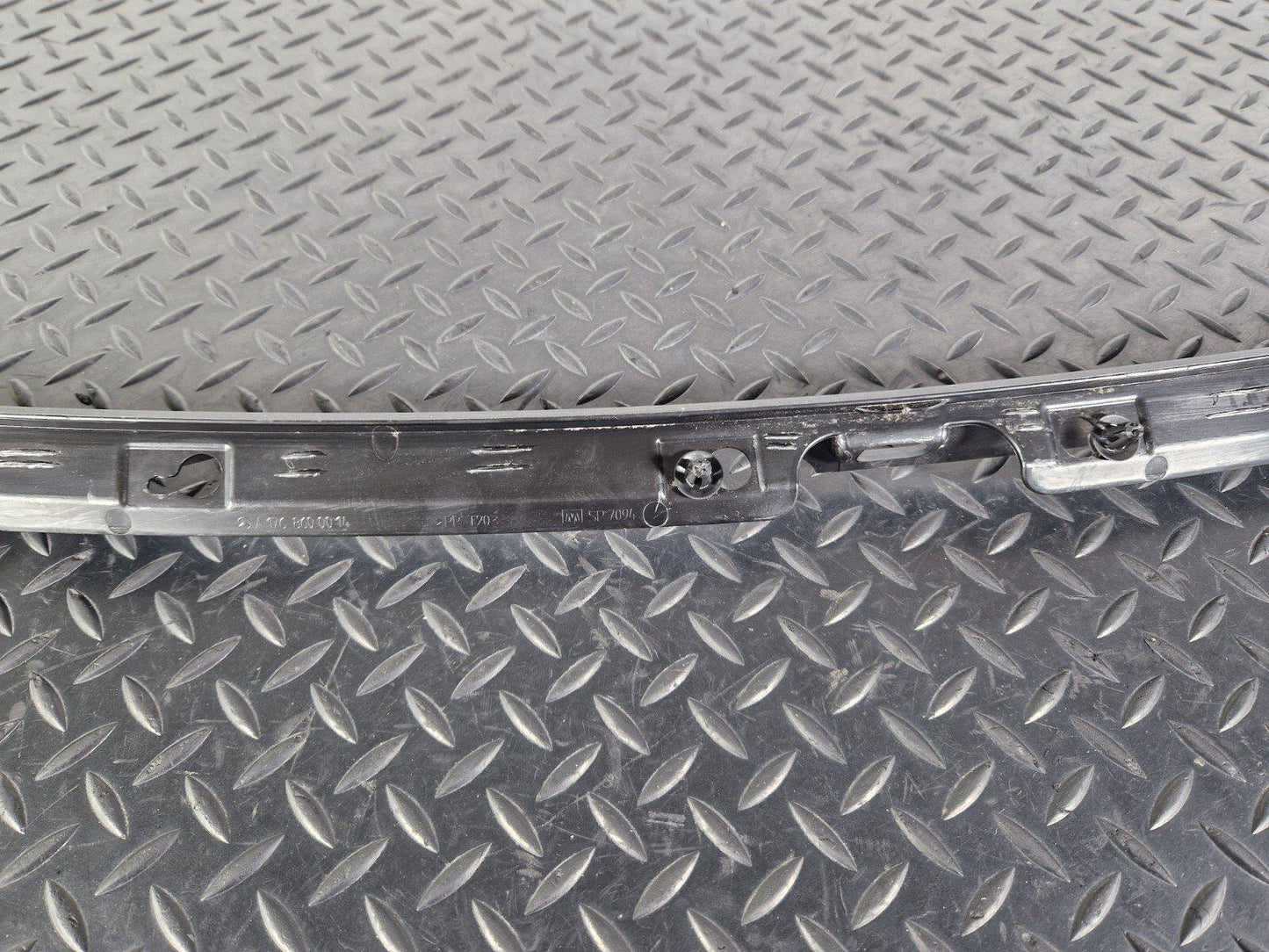 14-19 MERCEDES BENZ GLA X156 UNDER BONNET WINDSCREEN WASHER JET TRIM A1768600014