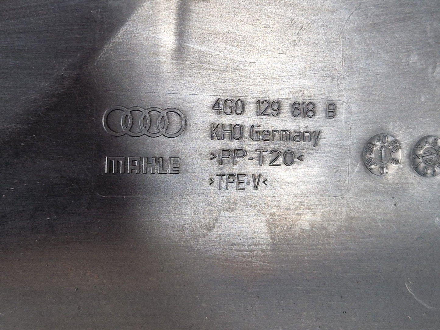 10-18 AUDI A7 4G S-LINE GENUINE AIR INTAKE DUCT TRIM COVER 4G0129618B