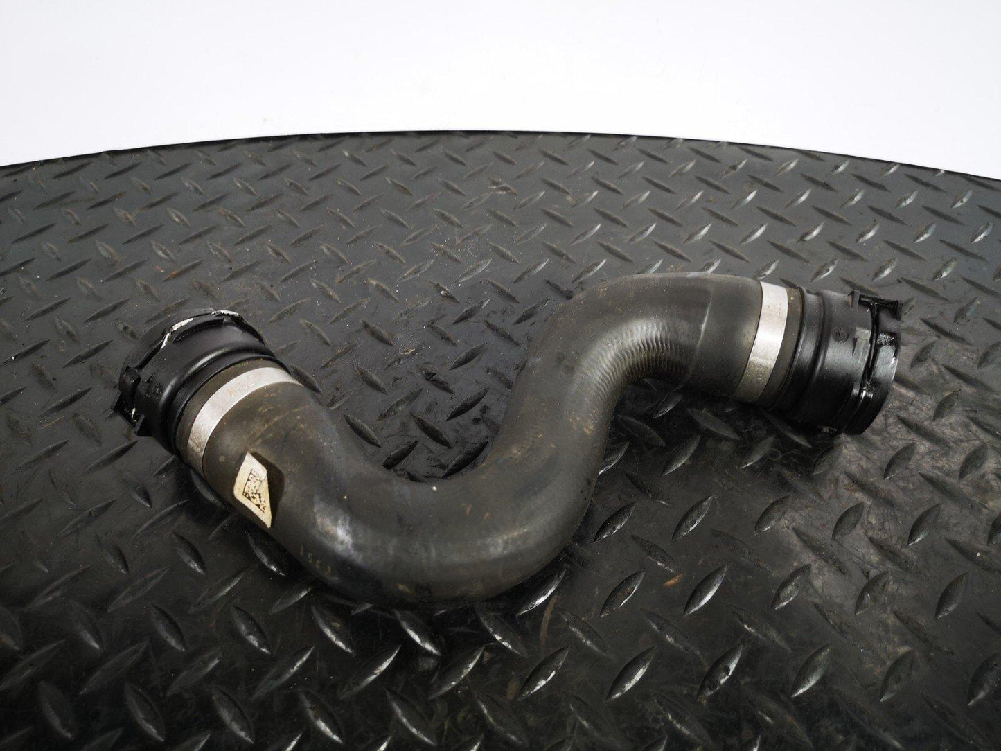 16-19 AUDI A4 B9 S-LINE GENUINE V6 3.0TDI CSW WATER COOLANT HOSE 8W0122101A
