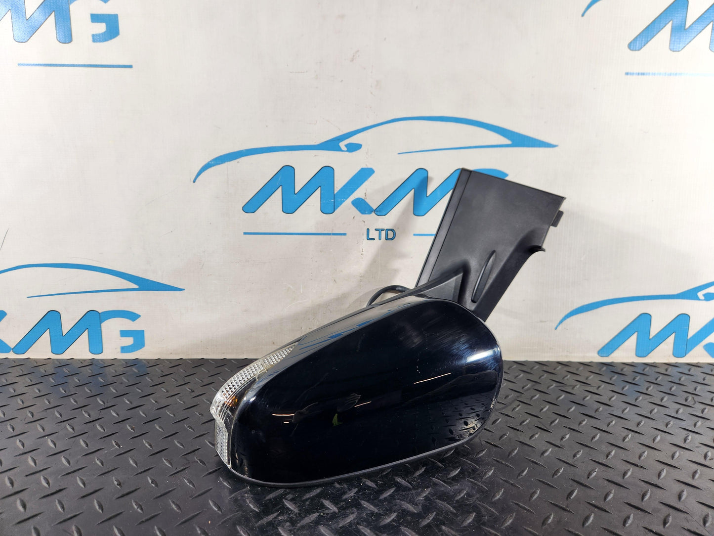 Toyota Yaris P130 Hatchback Right Driver Side Wing Mirror *Damaged* E8025614