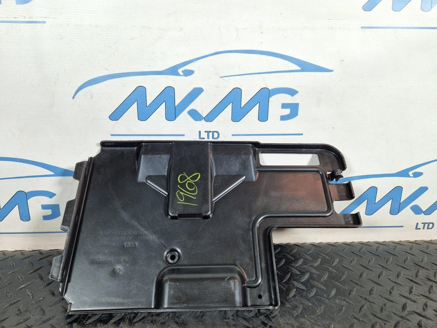 16-19 MERCEDES BENZ GLE W166 GENUINE BATTERY LID TRIM COVER A1666840318