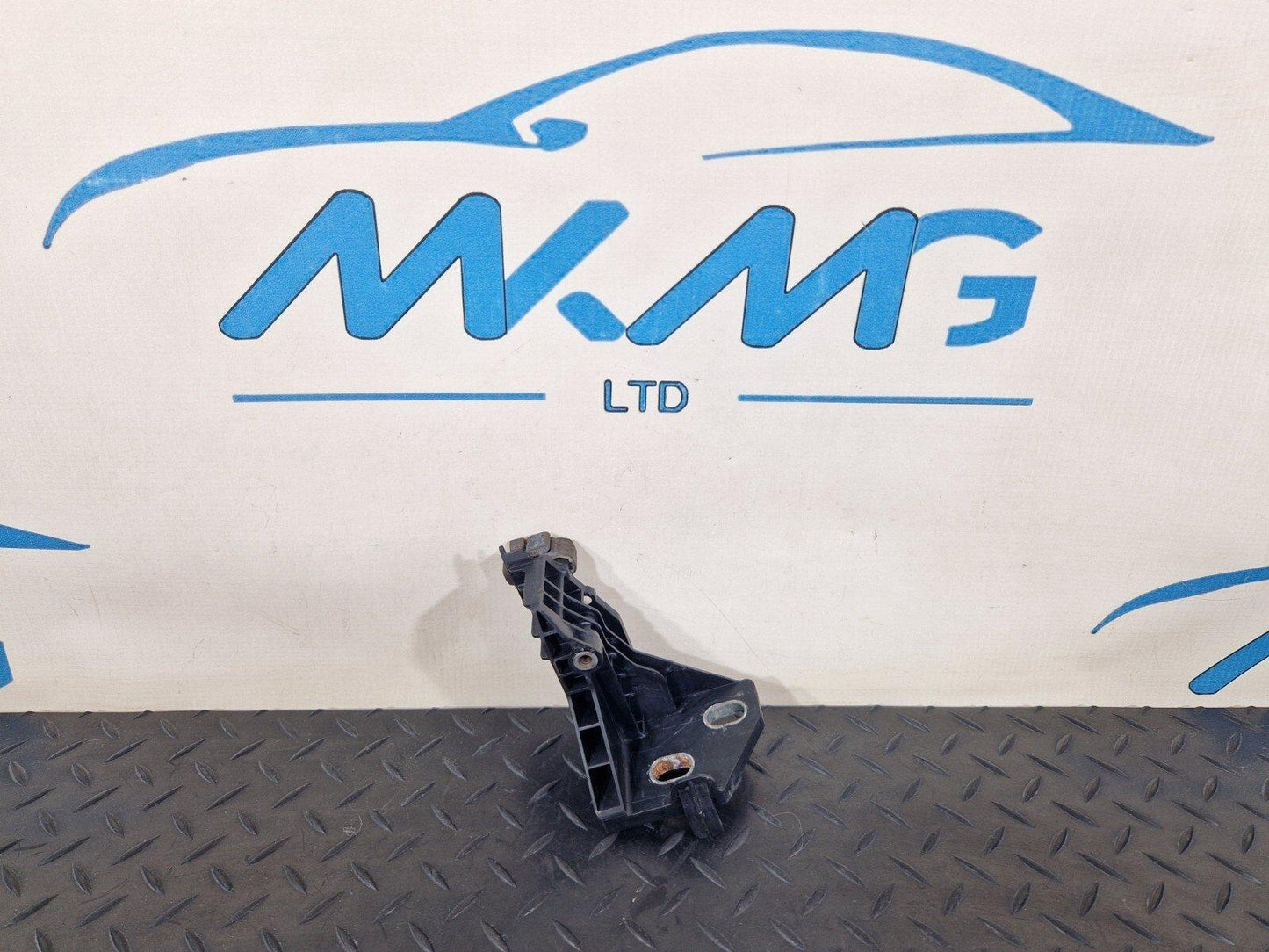 14-21 MERCEDES BENZ C220 W205 FRONT LEFT SLAM PANEL BRACKET A2055014320